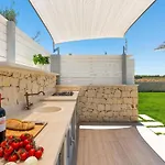 Villa Nica Reitani